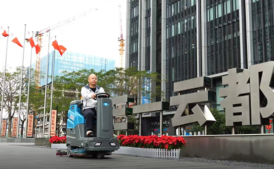 小区物业驾驶式洗地机.jpg
